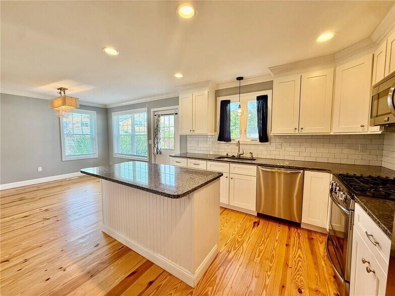 Building Photo - 52 Bedlow Ave