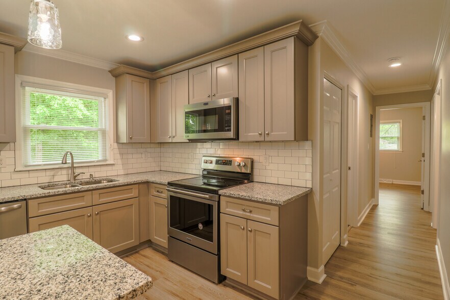 Building Photo - 2608 Meadow Lark Ln