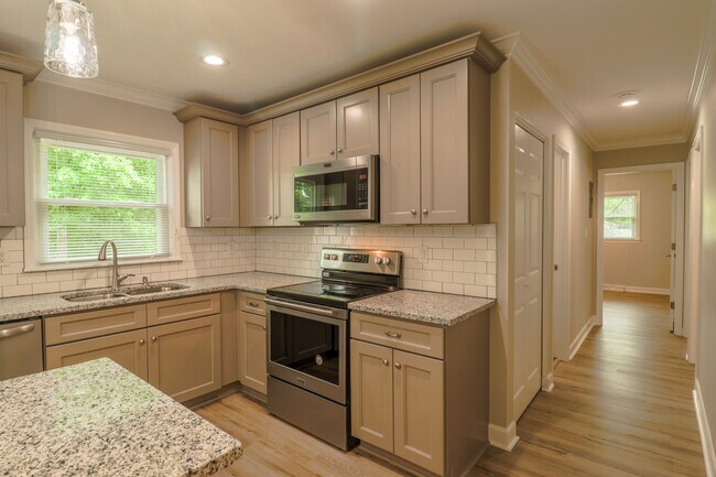 Building Photo - 2608 Meadow Lark Ln