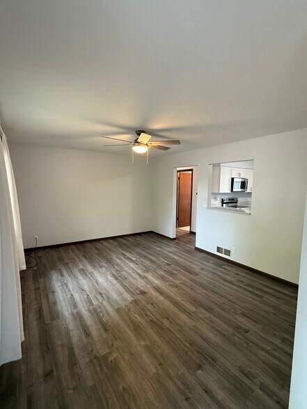 Living Room - 1202 Knollcrest Dr