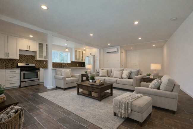 Building Photo - Home in Hillside Corona