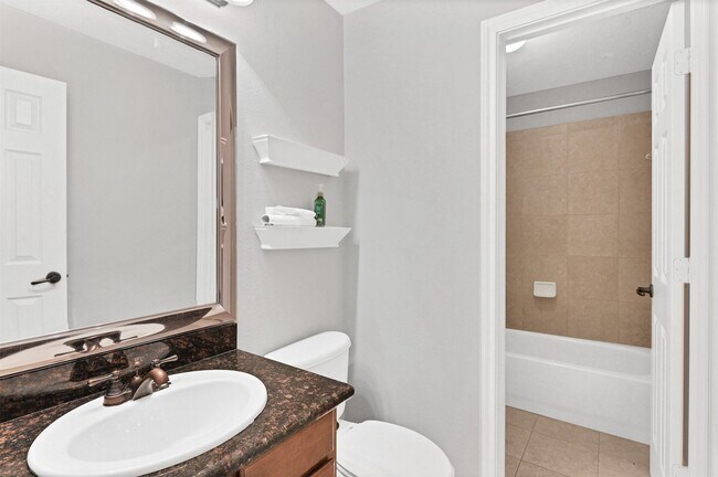 Building Photo - 1346 Studer St