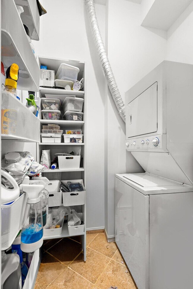 Building Photo - 544 28th St