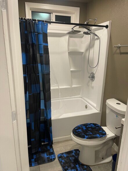 Building Photo - 2529 Crommelin Ave