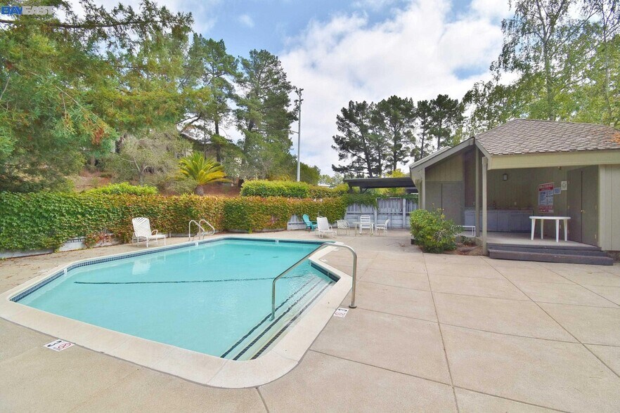 Building Photo - 111 Ascot Ct