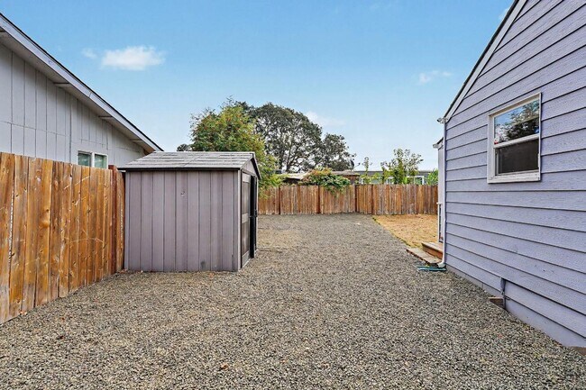 Building Photo - 14917 W Thorne Ln SW