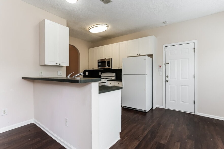 Building Photo - 5929 Rosie Ln SE