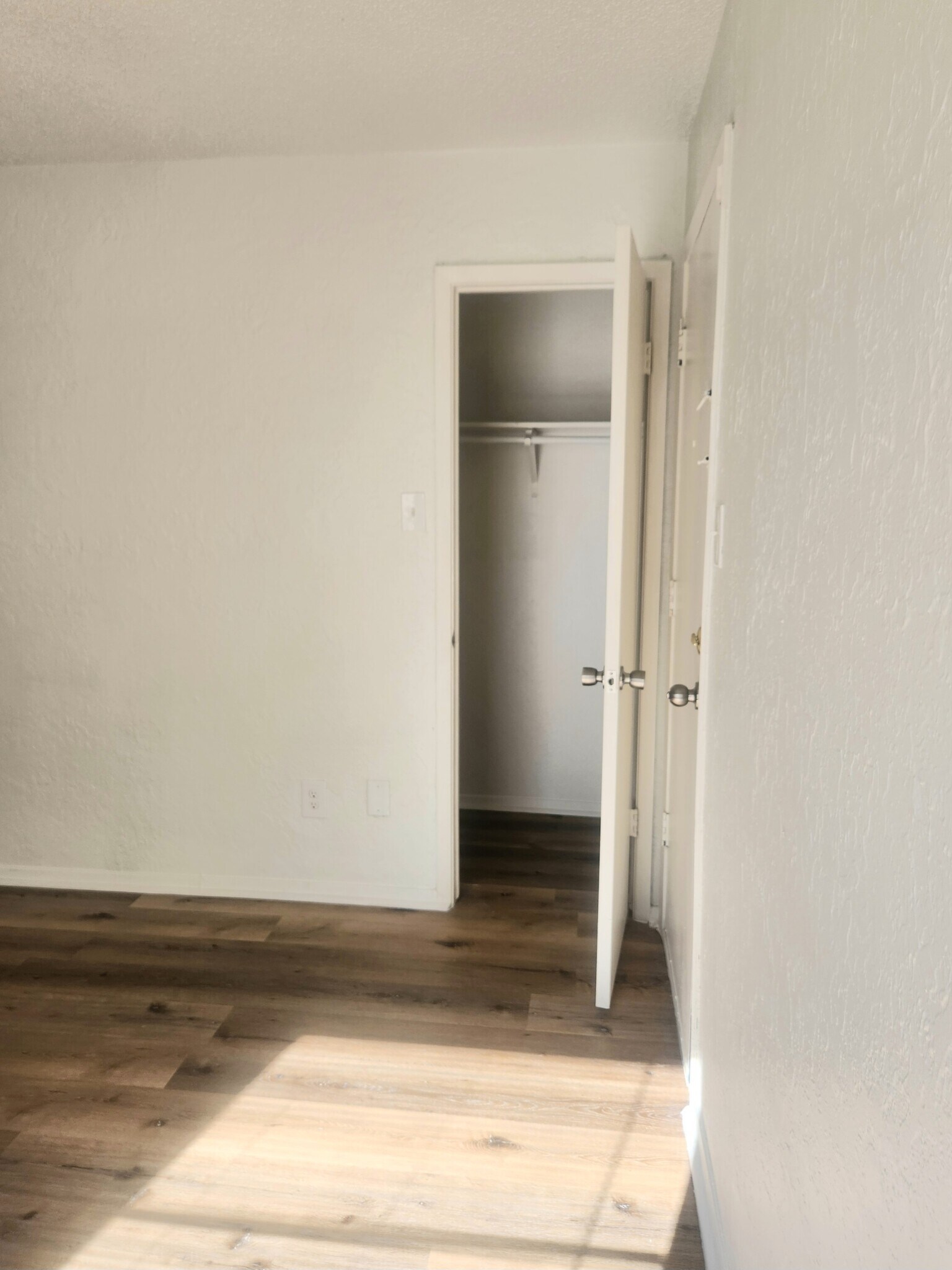 Building Photo - 6828 Brentwood Stair Rd