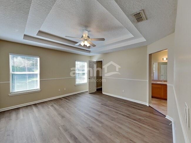 Building Photo - 1725 Dartmoor Ln