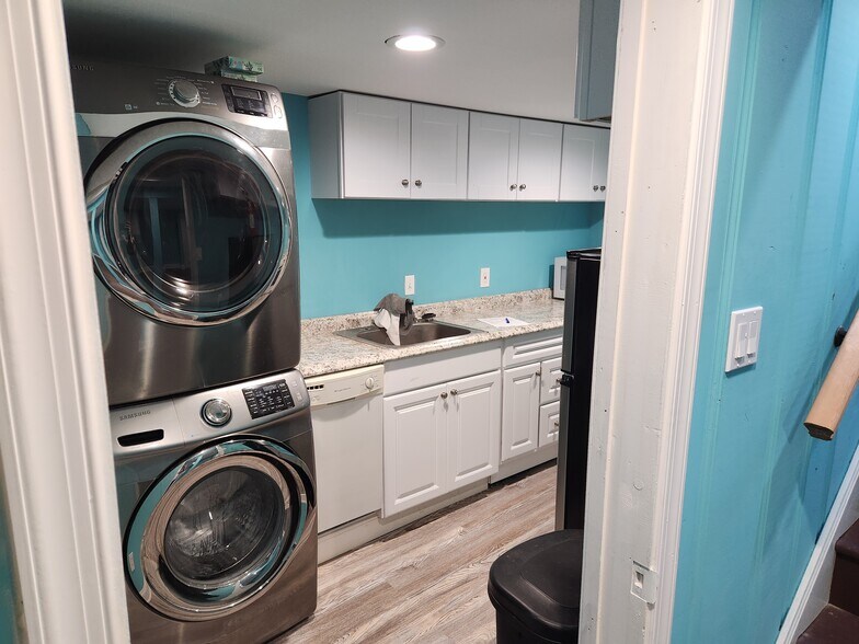 Building Photo - 5014 Nantucket Rd