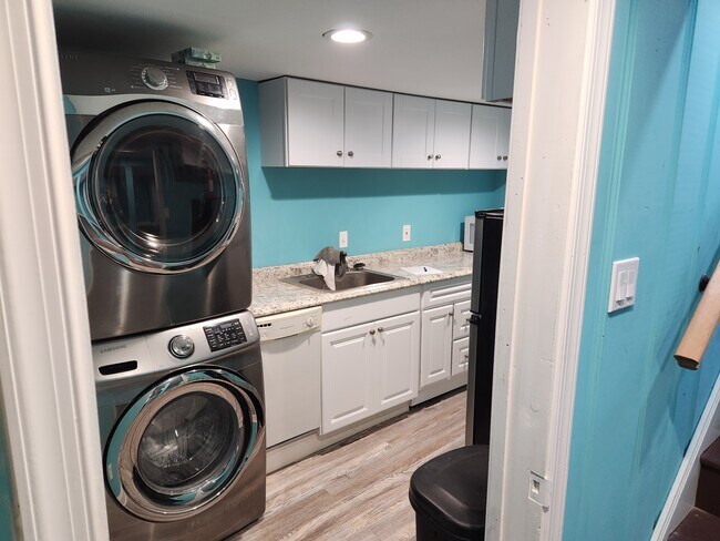 Building Photo - 5014 Nantucket Rd