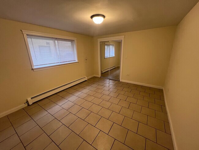 Building Photo - 1946 Euclid Ave