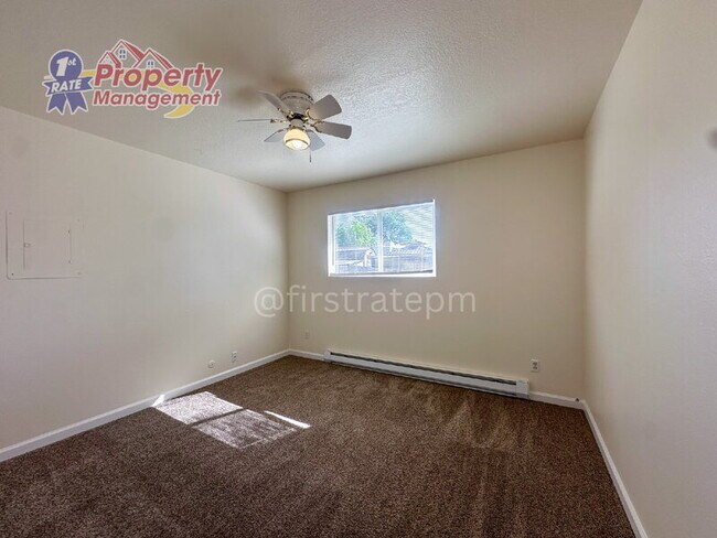 Building Photo - 1826 N Crestmont Dr