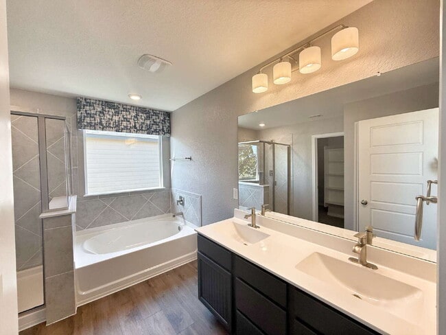 Building Photo - Immaculate Two Story Home in Legend Point ...