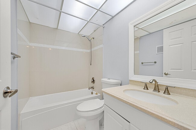 Building Photo - 339 Normandy Ln