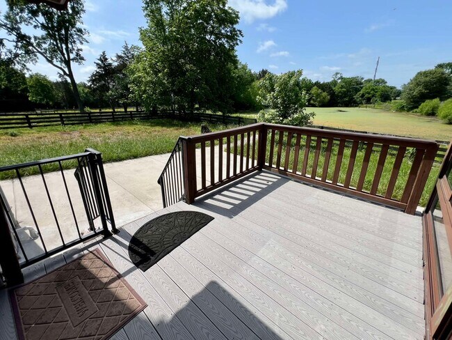 Building Photo - Cabin Style Home on Equestrian Farm *Priva...