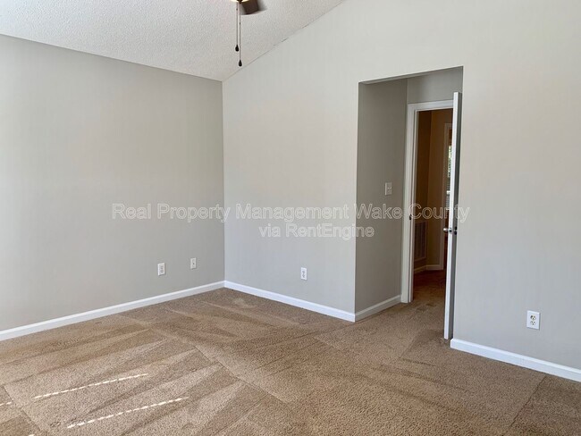 Building Photo - 609 Stinson Ave