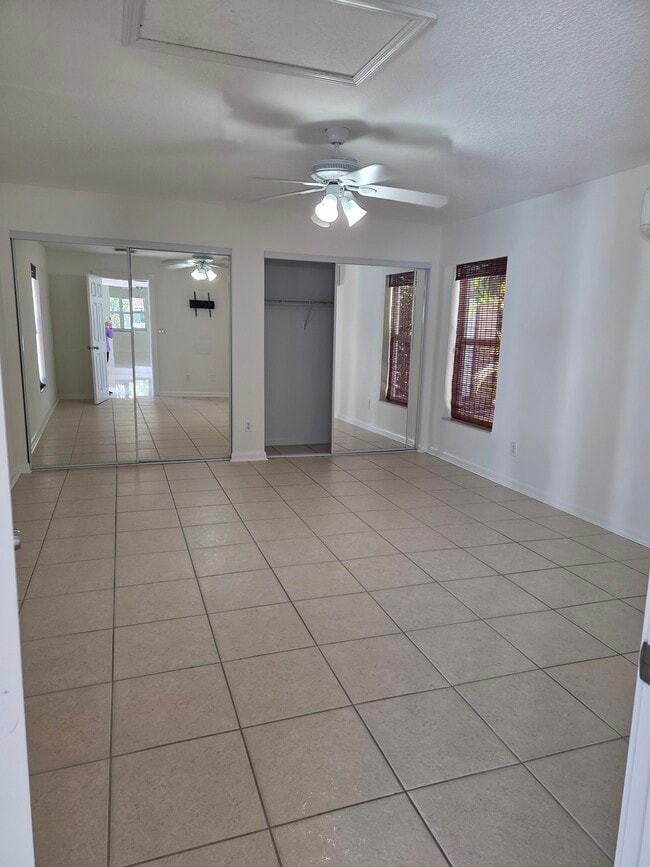 Building Photo - 1008 Macy St