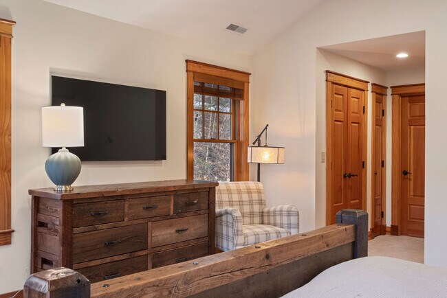 Building Photo - 20 Yellow Birch Cir