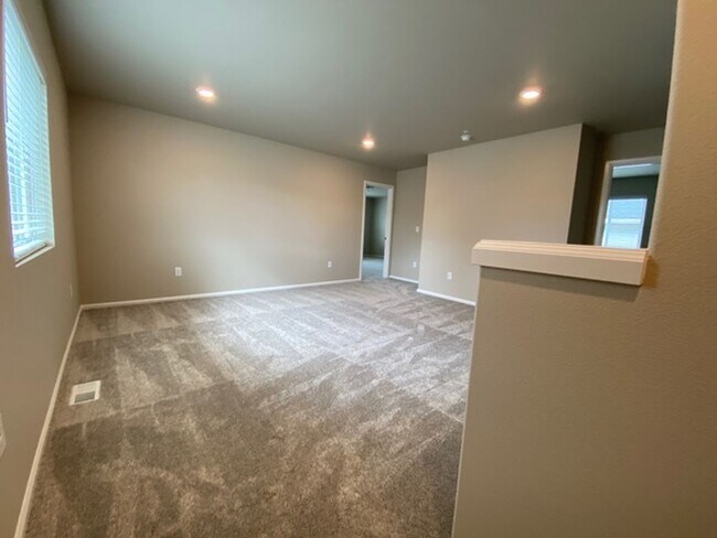 Building Photo - Spacious, modern 5-bed, 2.75-bath in sought-after Daisy Crossing Community in Sultan