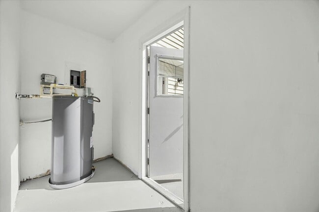 Building Photo - 217 Debora Ct