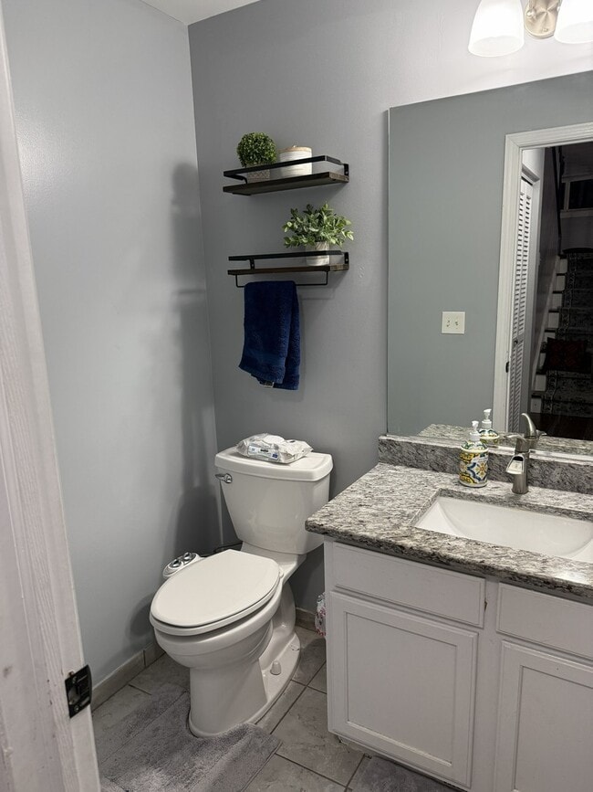 Building Photo - 689 Shannon Dr