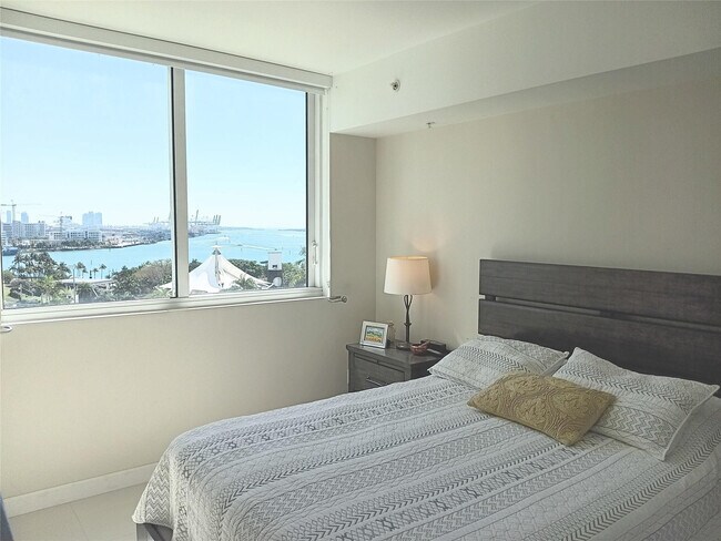 Building Photo - 253 NE 2nd St