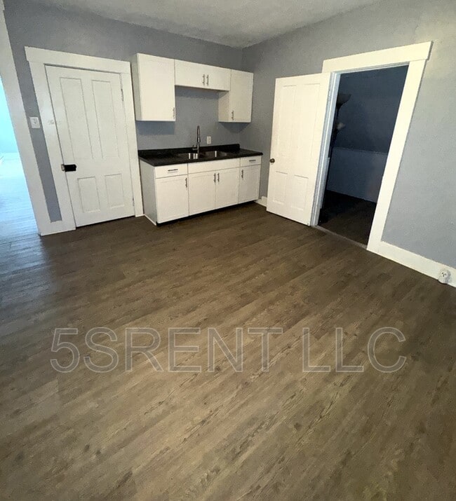 Primary Photo - 408 Gray Ave