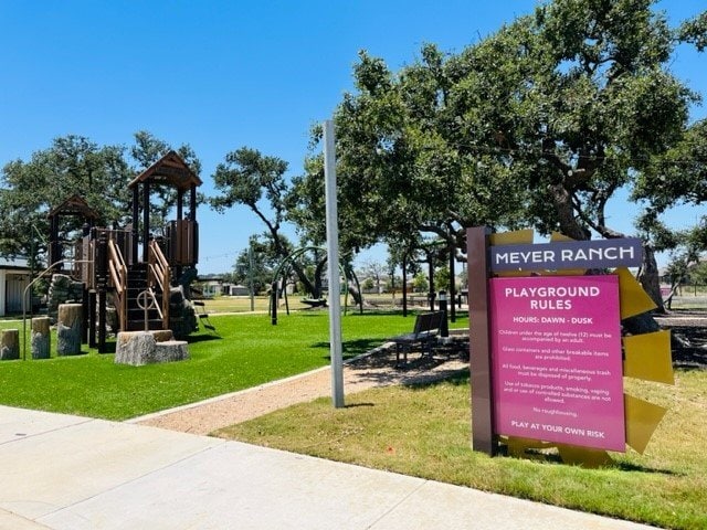 Building Photo - "Charming 3-Bedroom Retreat with 2 Baths i...