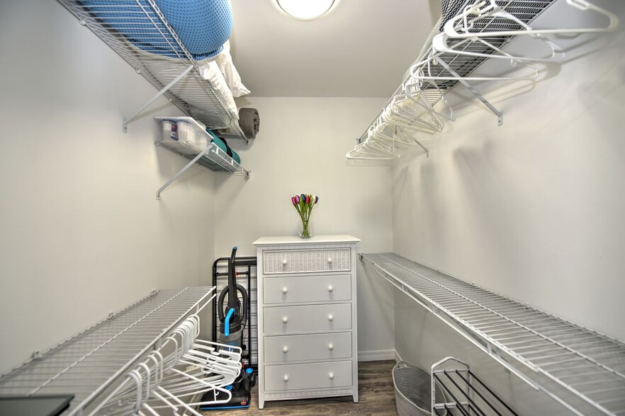 Building Photo - 170 Turtle Lake Ct