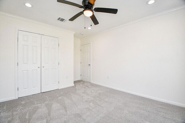 Building Photo - 10402 Kirkhall Dr