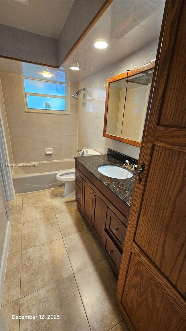 Building Photo - 1040 N 70th Ave