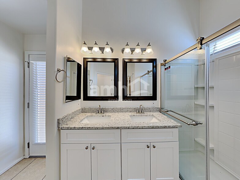 Building Photo - 10706 S Distillery Canyon Spring Dr