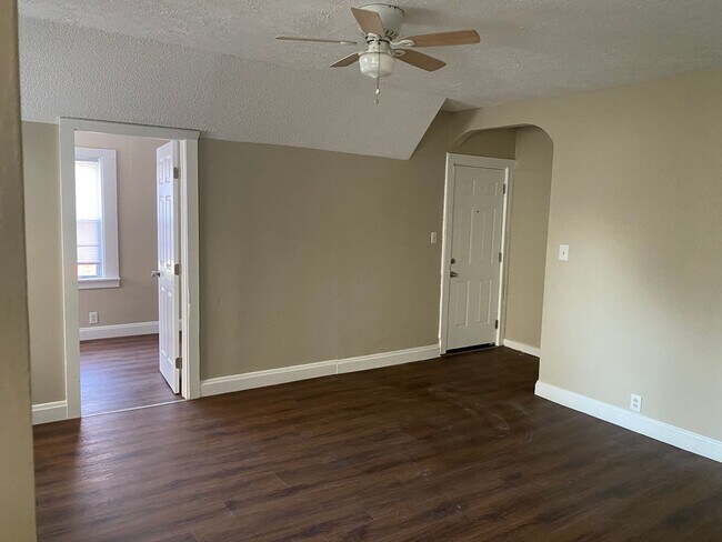 Building Photo - 608-610 Racine Avenue