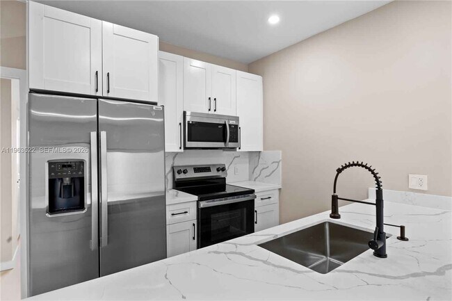 Building Photo - 630 NE 166th St