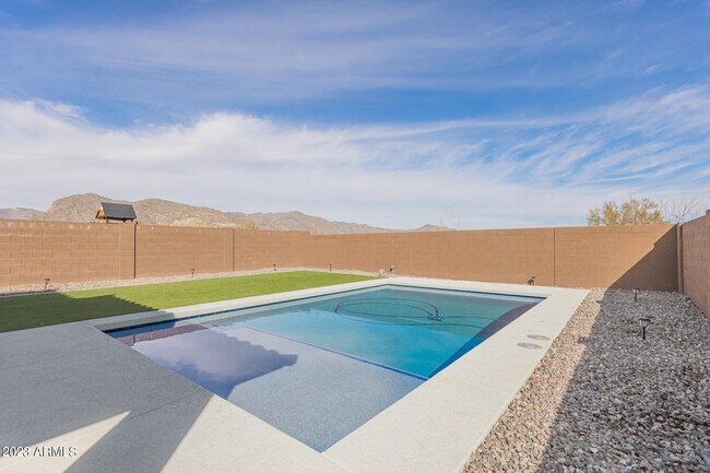Building Photo - 19740 W Palo Verde Dr