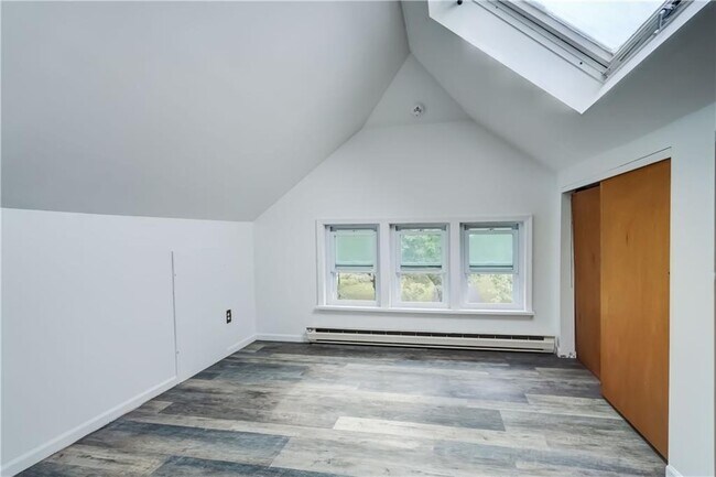 Building Photo - 45 Roseview Ave