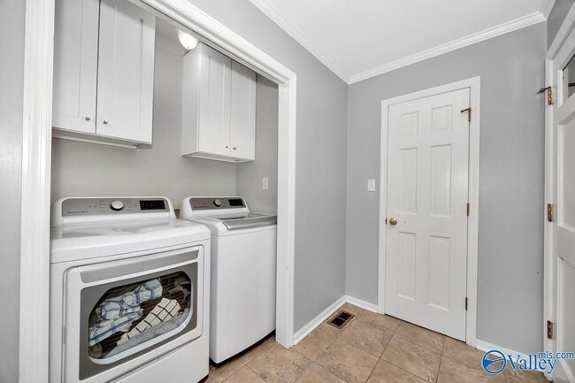 Building Photo - 404 Cloverleaf Dr