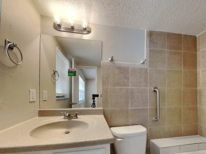 Building Photo - 610 Charter Ct