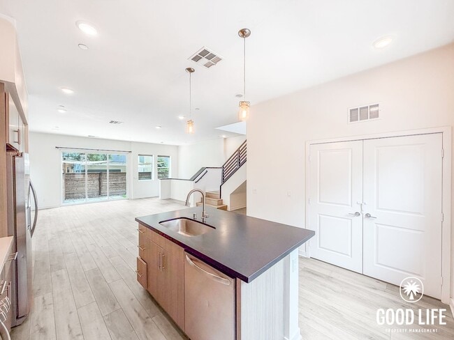 Building Photo - Modern 3BD/2.5BA Townhome in Mission Valley with Kitchen Island, Private Patio & 2-Car Garage