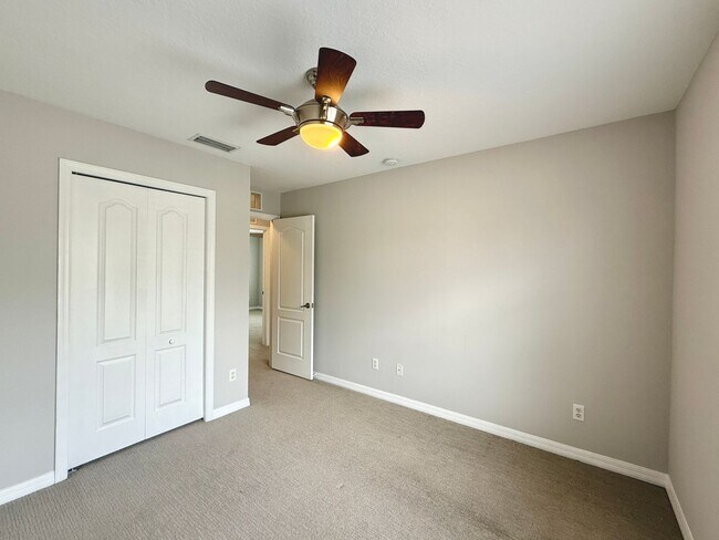 Building Photo - Pristine 3-Bed/2.5 Bath Townhome Ready for Move-in- Bradenton FL!!