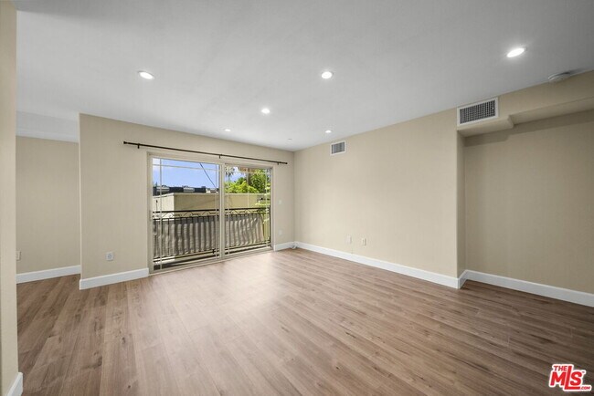 Building Photo - 5315 Bellingham Ave