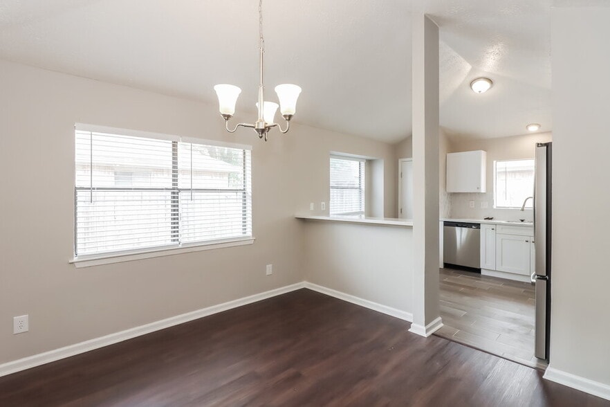 Building Photo - 20810 Union Park Dr