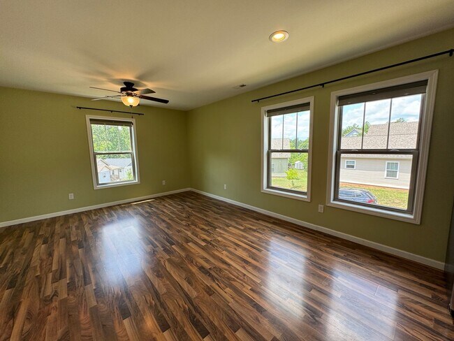 Building Photo - Weaverville - Modern, Three Bedroom, Fenced Yard