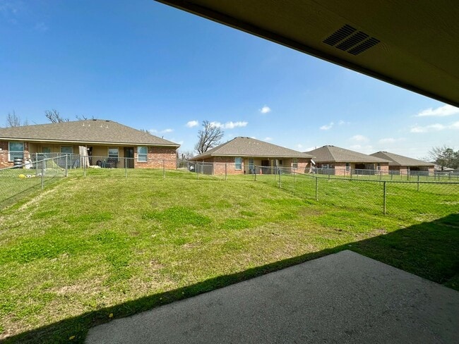 Building Photo - 2 Bedroom 2 Bath at Mansion Creek! Chapel Hill ISD!