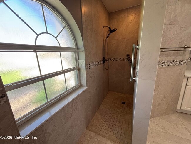 Building Photo - 20 Clarendon Ct N