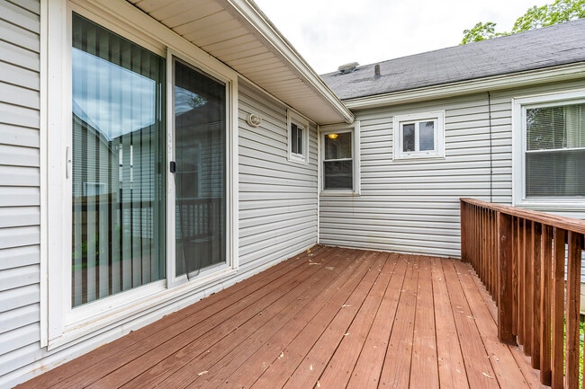 Building Photo - 649 Mitchell Ave