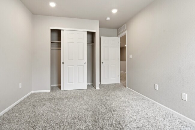 Building Photo - 11433 W Belleview Dr