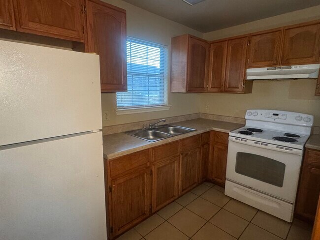 Building Photo - 2801 S Bartlett Ave