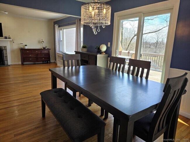 Building Photo - 856 Shagbark Dr